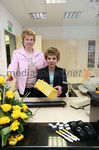 Andreja Kastelic, namestnica upravnice pošte v Višnji Gori in Antonija Bradač, upravnica pošte v Višnji Gori