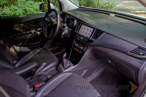 Opel Mokka X 1.4 Turbo Innovation, kompaktna tudi znotraj