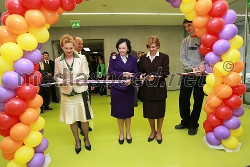 Zofija Mazej Kukovič, ministrica za zdravje, Barbara Miklič Türk, soproga predsednika RS in Marjeta Cotman, ministrica za delo, družino in socialne zadeve