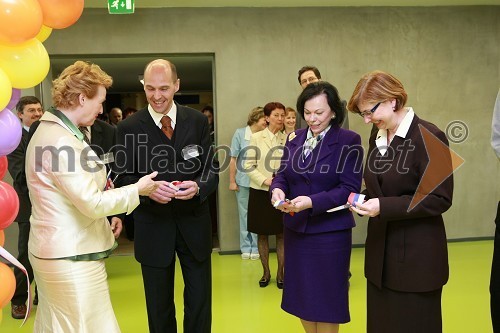 Zofija Mazej Kukovič, ministrica za zdravje, Robert Cugelj, direktor Inštituta RS za rehabilitacijo, Barbara Miklič Türk, soproga predsednika RS in Marjeta Cotman, ministrica za delo, družino in socialne zadeve