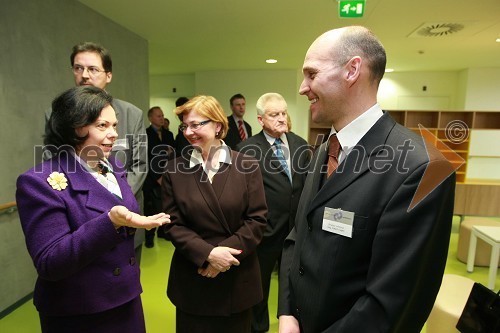 Barbara Miklič Türk, soproga predsednika RS, Marjeta Cotman, ministrica za delo, družino in socialne zadeve in Robert Cugelj, direktor Inštituta RS za rehabilitacijo