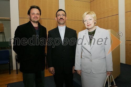 Dr. Dragan Potočnik, predavatelj na Filozofski fakulteti UM, g. MohammadiFard, svetnik Veleposlaništva IR Irana na Dunaju, predstavnik za Slovenijo in dr. Lučka Lorber, prodekanka za mednarodno sodelovanje in razvoj Filozofske fakultete UM