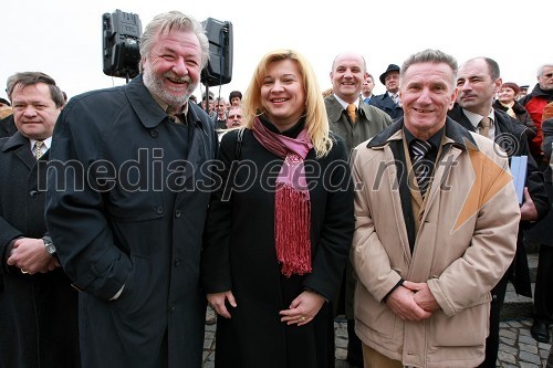 Tone Smolnikar, župan Kamnika, Renata Brunskole, županja občine Metlika in Jernej Lampret, župan Občine Ivančna Gorica