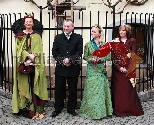 Svetlana Širec, Vinska kraljica Slovenije 2008, Franc Kangler, župan Maribora, Majda Dreisiebner, mariborska vinska kraljica in Jasmina Macarol, Kraljica Terana 2007