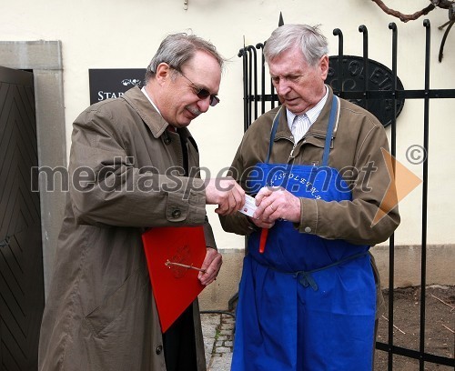 Janko S. Stušek, župan Radovljice in mag. Tone Zafošnik, mestni viničar