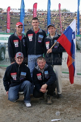 Slovenska ekipa, spredaj: Roman Jelen in selektor Slavko Rus, v ozadju: Jaka Može, Miha Špindler in delegat Jože Vaupotič