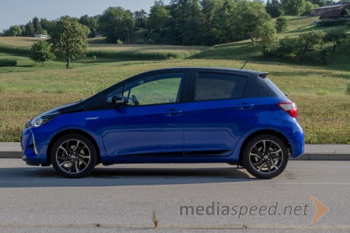 Toyota Yaris 1.5 HSD e-CVT BiTone Blue