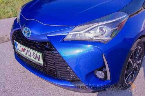Toyota Yaris 1.5 HSD e-CVT BiTone Blue