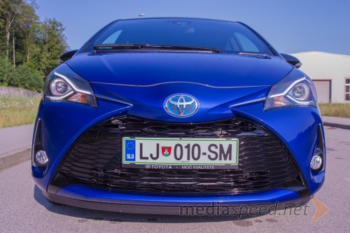 Toyota Yaris 1.5 HSD e-CVT BiTone Blue