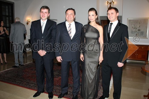 Jani Möderndorfer, podžupan Ljubljane, Zoran Janković, župan Ljubljane, Matej Raščan, direktor in lastnik podjetja Rašica Point d.o.o. in podjetja Delo revije, d.d., ter njegova zaročenka Marija Pandrc, izvršna direktorica Rašice