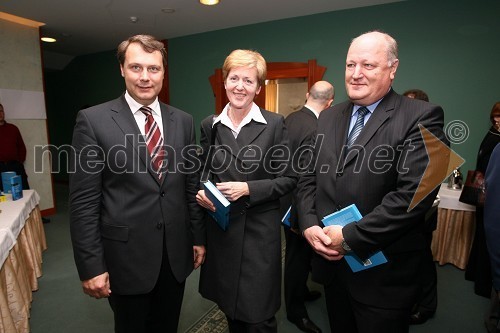 Dr. Andrej Vizjak, direktor A.T. Kearney in avtor knjige, Cvetka Selšek, predsednica uprave SKB banke in dr. Andrej Kumar,  profesor na Ekonomski fakulteti Univerze v Ljubljani