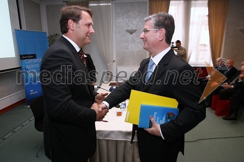 Dr. Andrej Vizjak, direktor A.T. Kearney in avtor knjige in Franjo Bobinac, predsednik uprave Gorenje d.d.