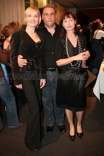 Tanja Ribič, igralka, Boris Kobal, igralec in režiser predstave Tri sestre ter Bernarda Oman, igralka