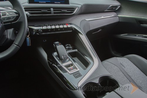 Peugeot 5008 Allure 1.6 BlueHDI, razgibano in moderno