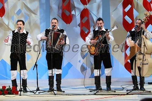 Ansambel Modrijani, dobitniki nagrad za najboljšo skladbo festivala in za naj slovenski valček 2008