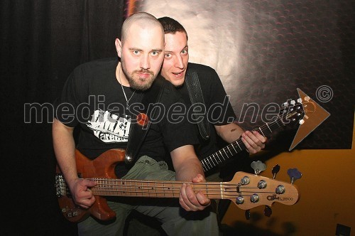 ..., basist Omarja Kareema Naberja in Jan Prosen, kitarist Omarja Kareema Naberja