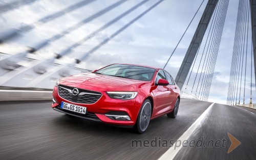 Nagrade ‘Connected Car’: zmagovalca Opel Insignia in Opel Vivaro Life