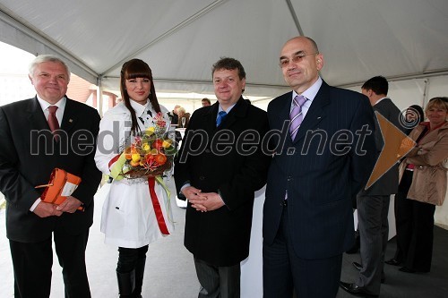 Mirko Brulc, župan občine Nova Gorica, Jasna Kuljaj, povezovalka prireditve in TV voditeljica, Iztok Jarc, minister za kmetijstvo, gozdarstvo in prehrano RS in dr. Draško Veselinovič, predsednik uprave Deželne banke Slovenije d.d.