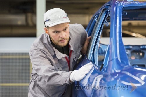 Nissan Europe dosega nov prodajni rekord s proizvedenim trimiljontnim Qashqaijem v Združenem kraljestvu