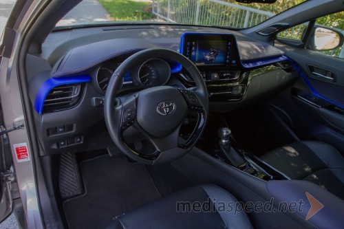 Toyota C-HR 1.8 HSD Premium, notranjost