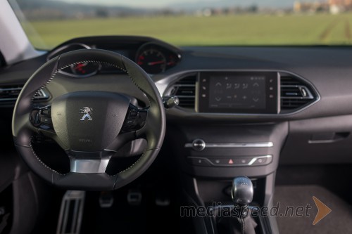 Peugeot  308 SW 1.6 BlueHDi 120 Allure, sofisticirano delovno okolje