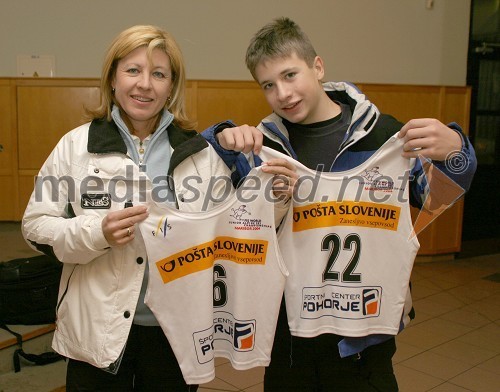 Mima Jaušovec, kapetanka slovenske ženske teniške reprezentance in njen sin Tim