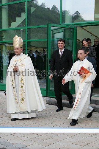 Dr. Franc Kramberger, mariborski nadškof in metropolit in dr. Milan Zver, minister za šolstvo in šport