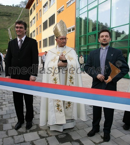 Dr. Milan Zver, minister za šolstvo in šport, dr. Franc Kramberger, mariborski nadškof in metropolit in dr. Ivan Štuhec, direktor Zavoda Antona Martina Slomška