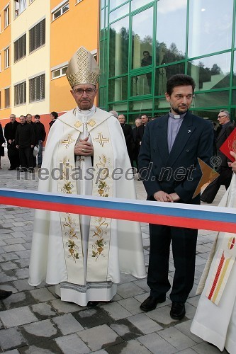 Dr. Franc Kramberger, mariborski nadškof in metropolit in dr. Ivan Štuhec, direktor Zavoda Antona Martina Slomška