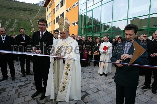 Dr. Milan Zver, minister za šolstvo in šport, dr. Franc Kramberger, mariborski nadškof in metropolit in dr. Ivan Štuhec, direktor Zavoda Antona Martina Slomška