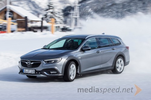 Nova Opel Insignia Country Tourer