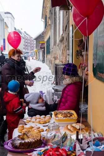 Pohod z rdečimi baloni