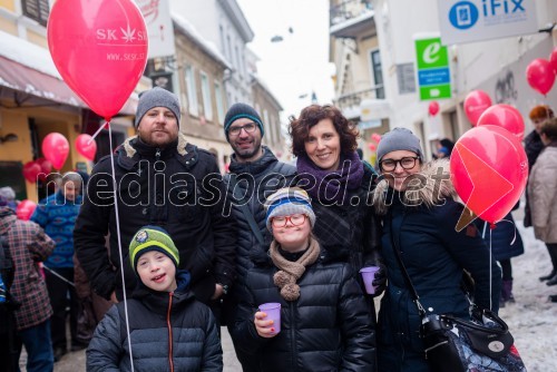 Pohod z rdečimi baloni