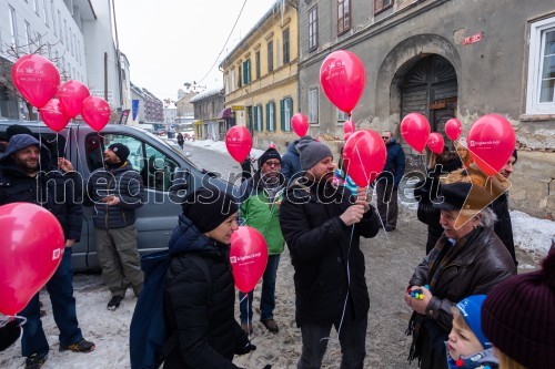 Pohod z rdečimi baloni