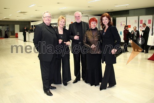 Ivo Kosi, koreograf s soprogo Mimi, Marko Gorjanc, namestnik ravnatelja SNG Opera in balet Ljubljana in njegova žena Radomila ter dr. Nena Kopčavar Guček