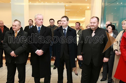 Franc Kangler, župan Mestne občine Maribor, Danilo Burnač, podžupan Mestne občine Maribor, Igor Marinič, namestnik direktorja Pošte Slovenije in Aleš Hauc, generalni direktor Pošte Slovenije