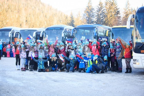 Zavarovalnica Triglav v dolino pod Poncami popeljala že 38. Triglav generacijo