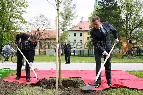 Matjaž Martinčič, direktor Sektorja investicij Petrol d.d. in Bojan Šrot, župan občine Celje