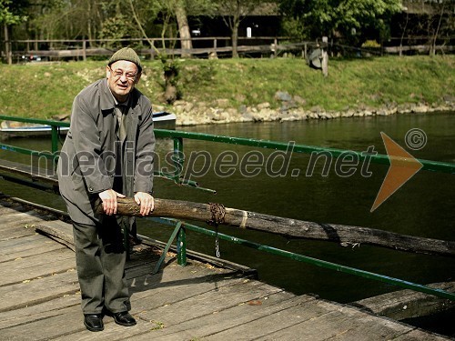 Vlado Novak kot brodar na Otoku ljubezni v Ižakovcih