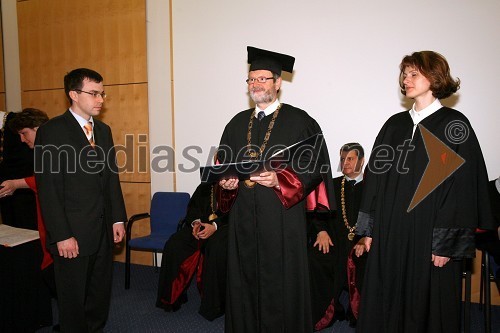 Dr. Matjaž Kovše, prof. dr. Ivan Rozman, rektor Univerze v Mariboru in prof. dr. Nataša Vaupotič, dekanica Fakultete za naravoslovje in matematiko