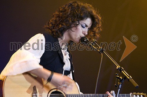 Katie Melua, pevka med nastopom