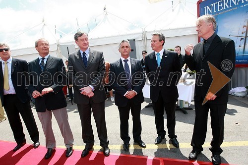 Marjan Matevljič, kapetan Marine Portorož, Marjan Božnik, direktor Marine Portorož, dr. Danilo Türk, predsednik Republike Slovenije, Tomaž Gantar, župan Pirana, dr. Marko Pavliha, podpredsednik Državnega zbora RS in Jurij Korenc, direktor oglaševalske agencije Studio 37 in soorganizator Internautice