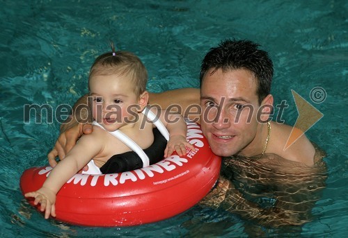 Kickbokser in taekwondoist Tomaž Barada s hčerko Tyro