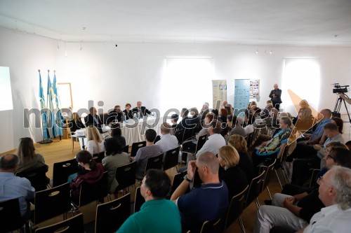 Novinarska konferenca na gradu Rajhenburg