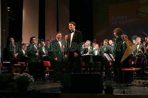 Pihalni orkester Svea Zagorje in vodja orkestra Peter Kudra