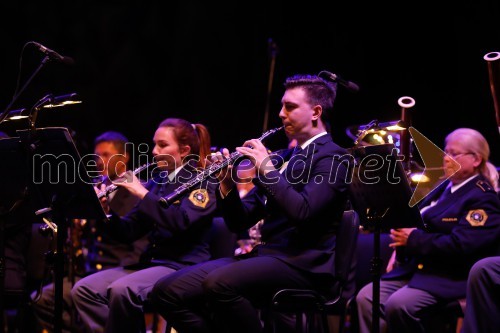 Policijski pihalni orkester in Godba Slovenskih železnic na Kongresnem trgu