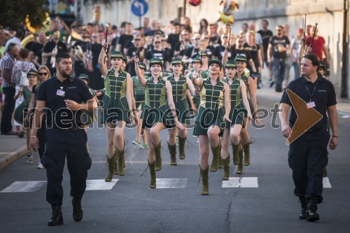 Pivo in cvetje Laško 2018, mažoretke