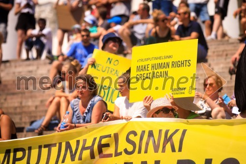 Politični vrh pospremili protestniki