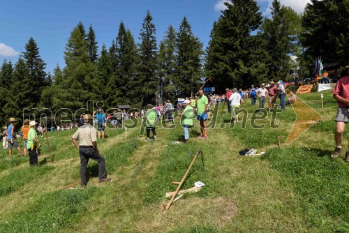 Podiranje Guinnessovega rekorda v košnji