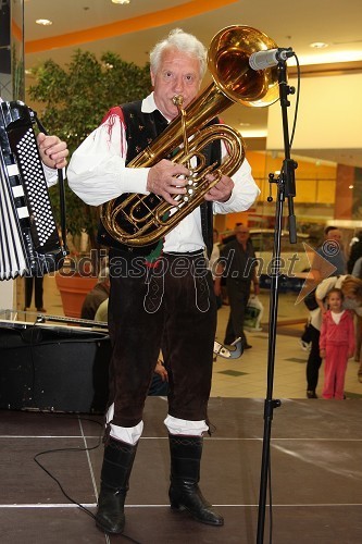 Marjan Legat, basist, baritonist in član Hišnega ansambla Avsenik